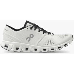 On Running Women's Cloud X -On Running Store cloud x 2 fw20 white black w g1